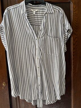 Sonoma Blue White & Silver Metallic Striped Button-Down Short Sleeve Shirt